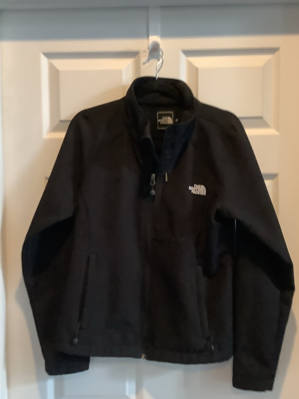 The‎ North Face women’s Black Lightweight Softshell Jacket